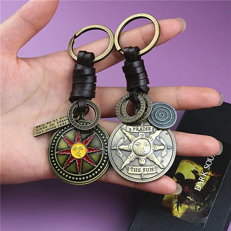 

Dark Souls Sun Knight Shield Solaire Leather Keychain Game Peripherals Ornstein Artorias Smough Bonfire Key Ring Cosplay Jewelry