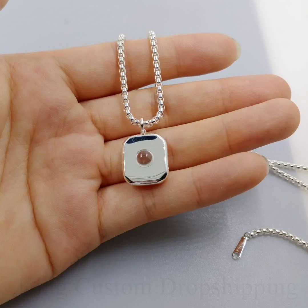 

Customized Square Projection Pendant Personalized Photos for Couples and Family Fashion Jewelry Necklace Romantic and Warm Gifts