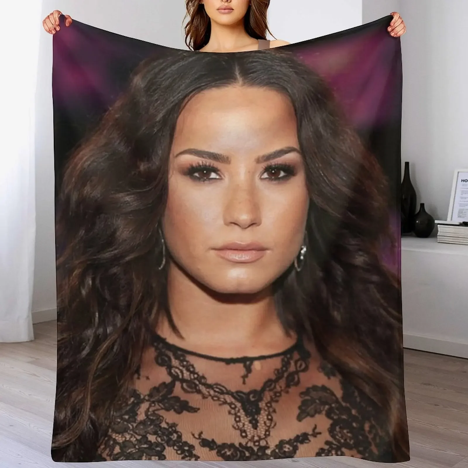 

Demi Lovato Paired a Beige Lip Throw Blanket for babies Cute Plaid Beach manga Blankets