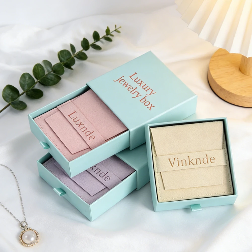 

50 шт. подарочных коробок для украшений на заказ с мешочком из микрофибры, синие картонные коробки из крафт-бумаги для хранения ожерелий, серег и браслетов