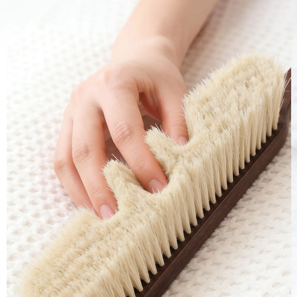High Quality Soft Bristle Brush For Delicate Fabrics Cashmere Coat Maintenance Tool Fur Grooming And Dusting Accessory