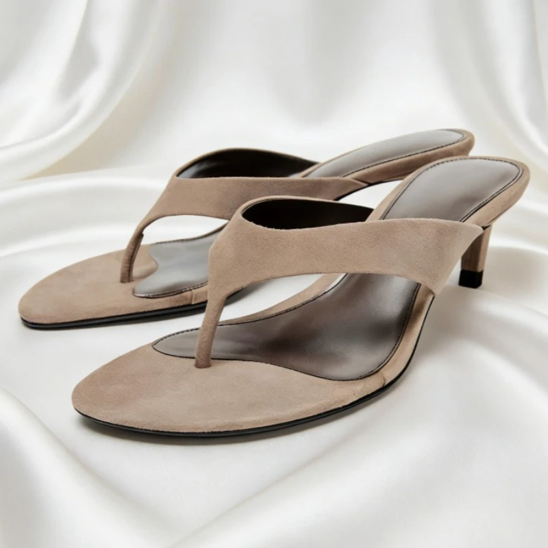 

High-Quality Faux Suede Slippers for Women Sexy Round Toe Clip Toe Beach Flip Flops Comfortable Kitten-Heel Design Slide Sandals