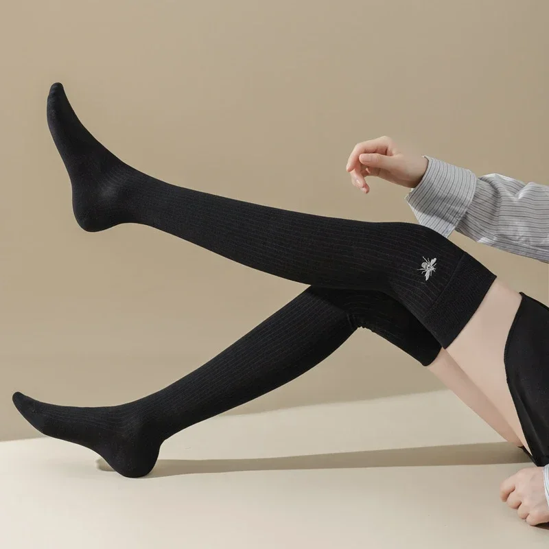 Calze da donna con ricamo grigio JK calze lunghe in cotone per ragazze calze autoreggenti calze al ginocchio bianche nere stili giapponesi 2024