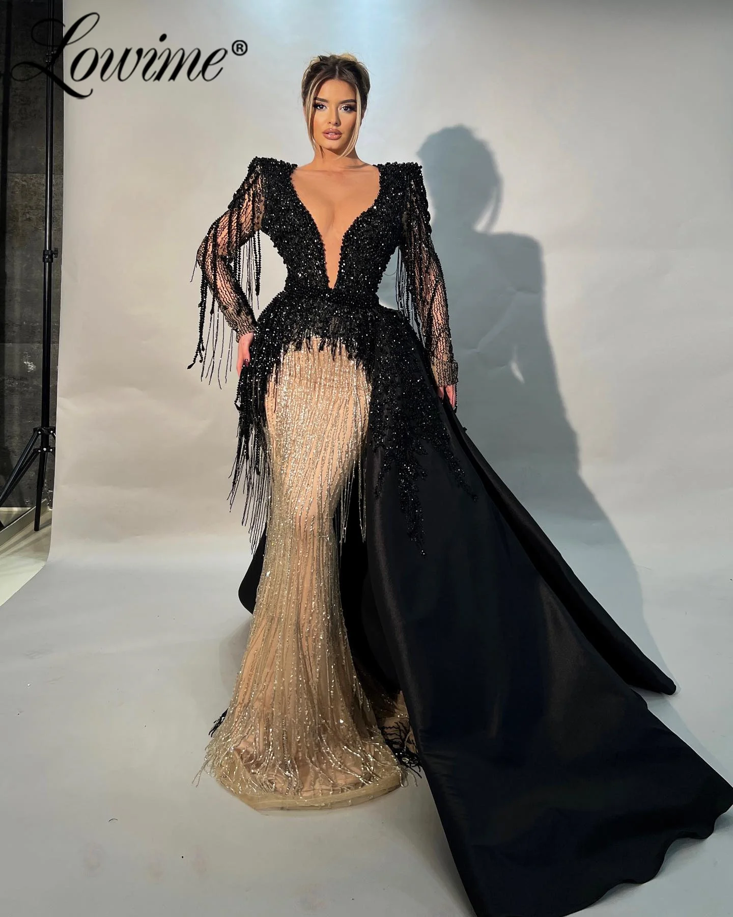 

Elegant Champagne Black Beading Tassels Evening Dress Customized Long Sleeve Mermaid Prom Dresses Deep V Neck Wedding Party Gown