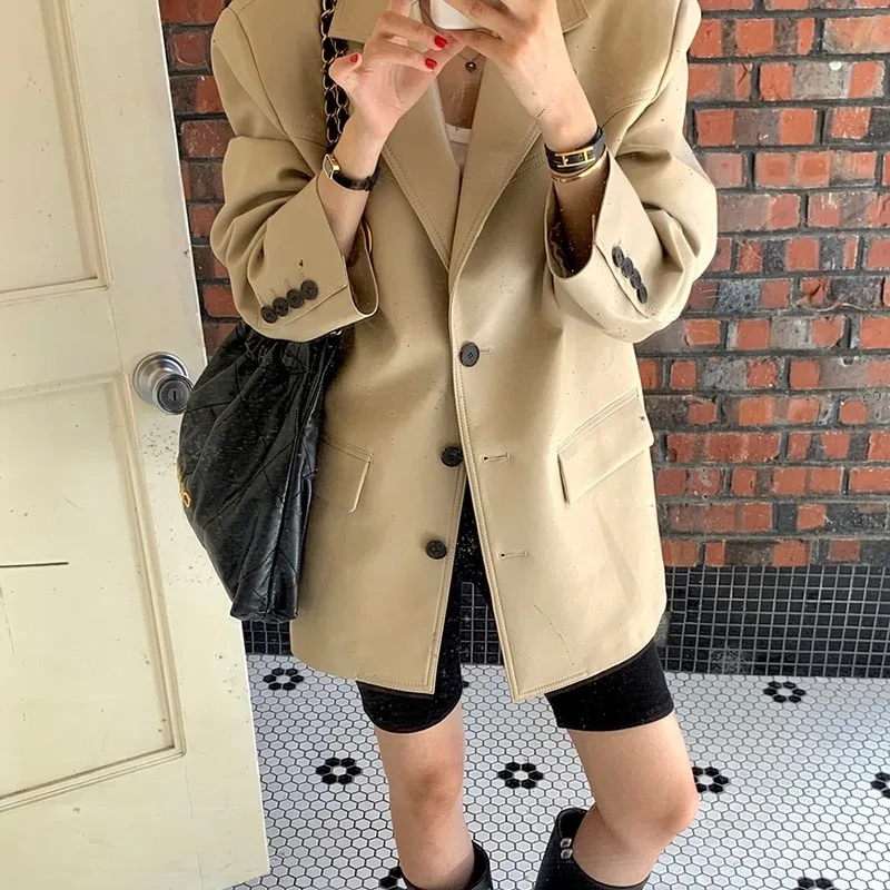 เสื้อแจ็คเก็ตหนัง PU สไตล์เรโทรสุดชิคสำหรับผู้หญิง ดีไซน์เรียบง่าย สวมใส่สบาย ให้ความรู้สึกหรูหรา เหมาะสำหรับใส่เที่ยวเล่นหรือเดินทางไปทำงาน