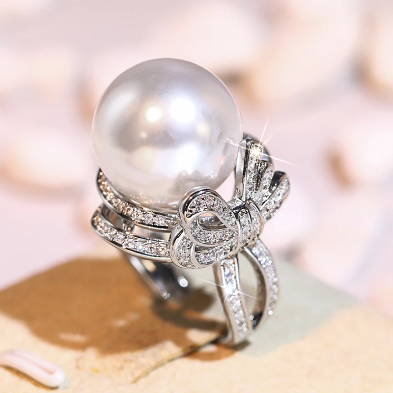 Huitan Gorgeous Bowknot Finger Ring Lady Graceful จําลองไข่มุกอุปกรณ์เสริมสําหรับงานแต่งงาน Bright CZ เครื่องประดับสําหรับหมั้น