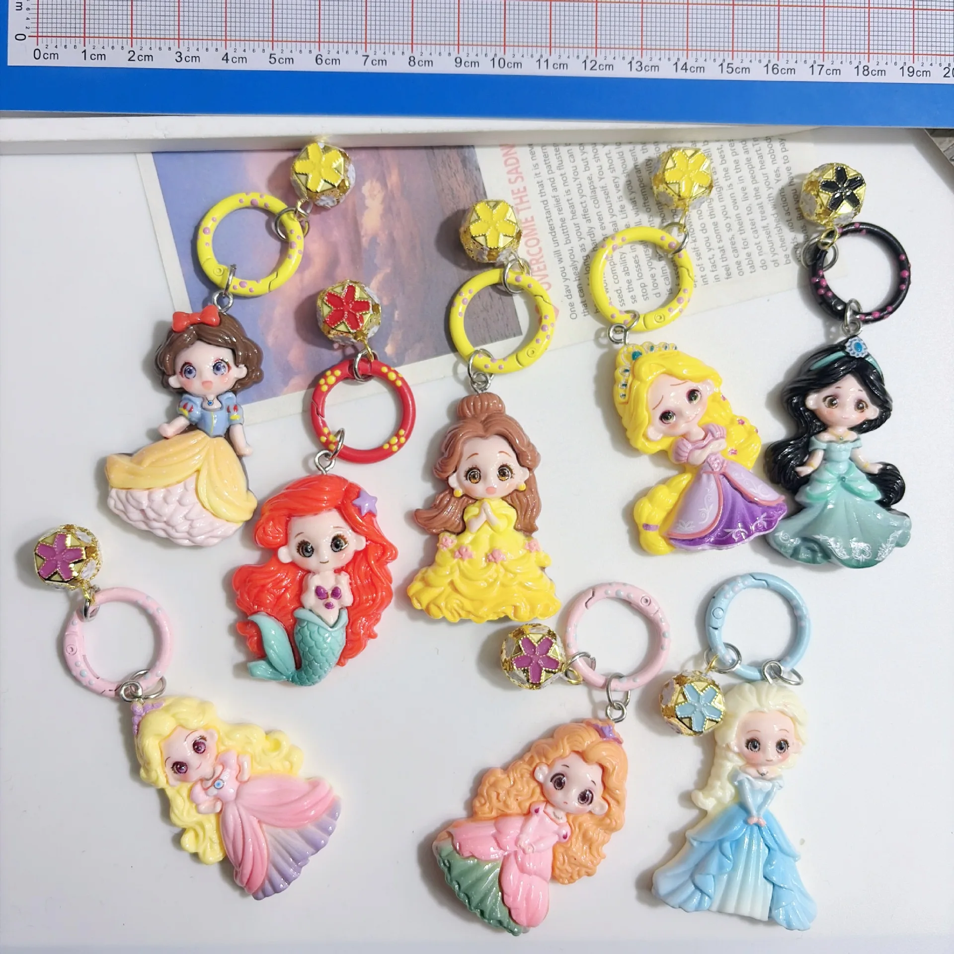 

Kawaii Disney Elsa Princess Keychain Snow White Doll Backpack Pendant Accessories Keychain Cartoon Character Toy Resin Keyring