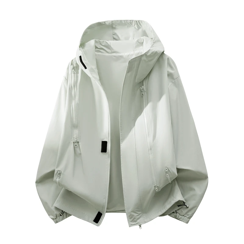Übergrößen-Damen-Kurzjacke mit Kapuze für Outdoor-Aktivitäten, wasserdicht, winddicht, mit mehreren Reißverschlusstaschen, Klettverschluss-Details, locker geschnitten, für lässiges Wandern. – Detail 3