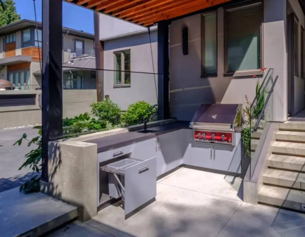 Custom Outdoor Stainless Steel BBQ Station Cabinet Durable Faucet Lacquer Acrylic Door Grease-Resistant Backsplash for Garden