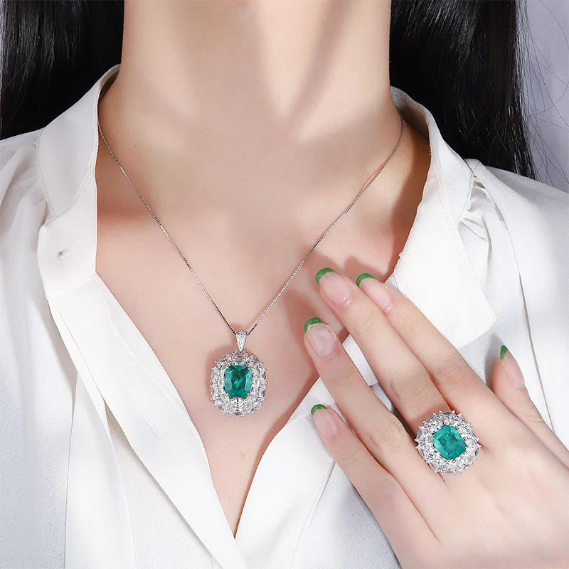 

New fashion trend S925 silver inlaid 5A zircon wood with emerald green color separation pendant ring set