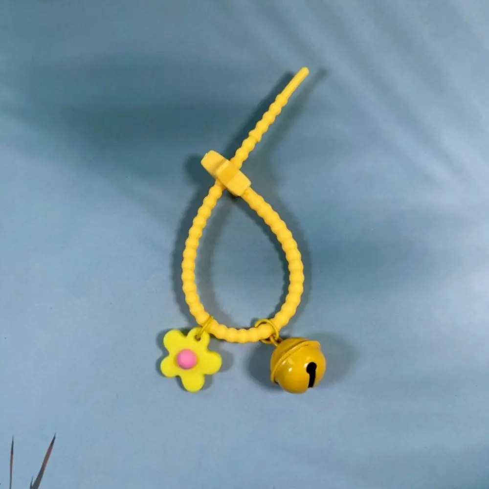 

Sweet Silicone Flower Pendant Candy Color Hanging Ornament Couple Key Chain with Bell Backpack Key Ring Bag Accessories