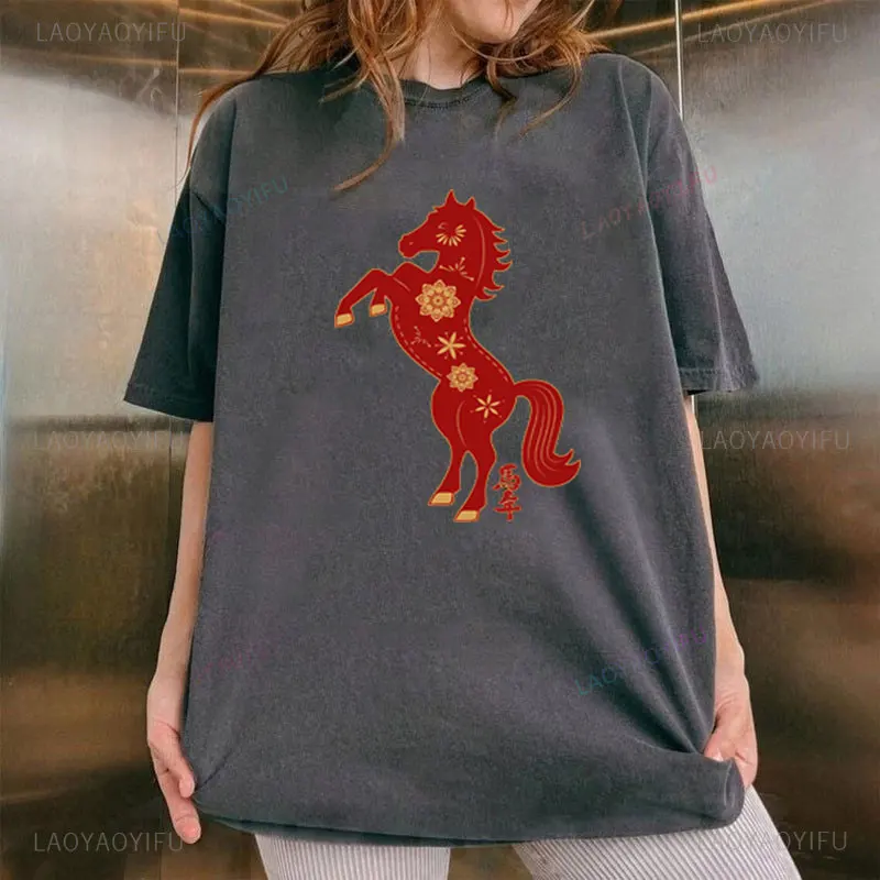 2026 السنة الصينية الجديدة الحصان قميص زودياك هدية السنة القمرية الجديدة Camisa الملابس الصين سنة جديدة سعيدة الجرافيك تي شيرت امرأة بلايز #1