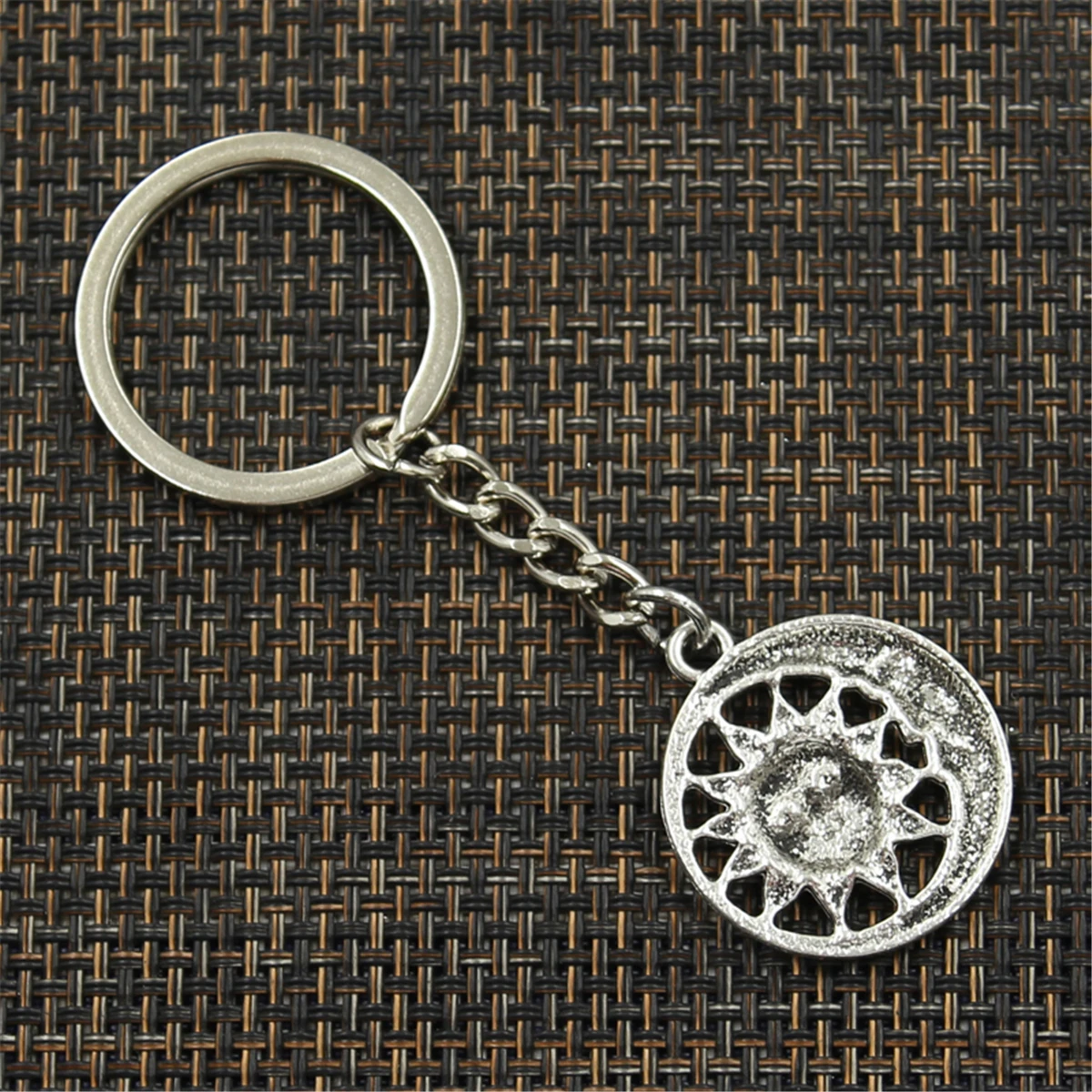 New Fashion Keychain 28x24mm Sun Moon Pendants DIY Men Silver Color Car Key Chain Ring Holder Souvenir For Gift