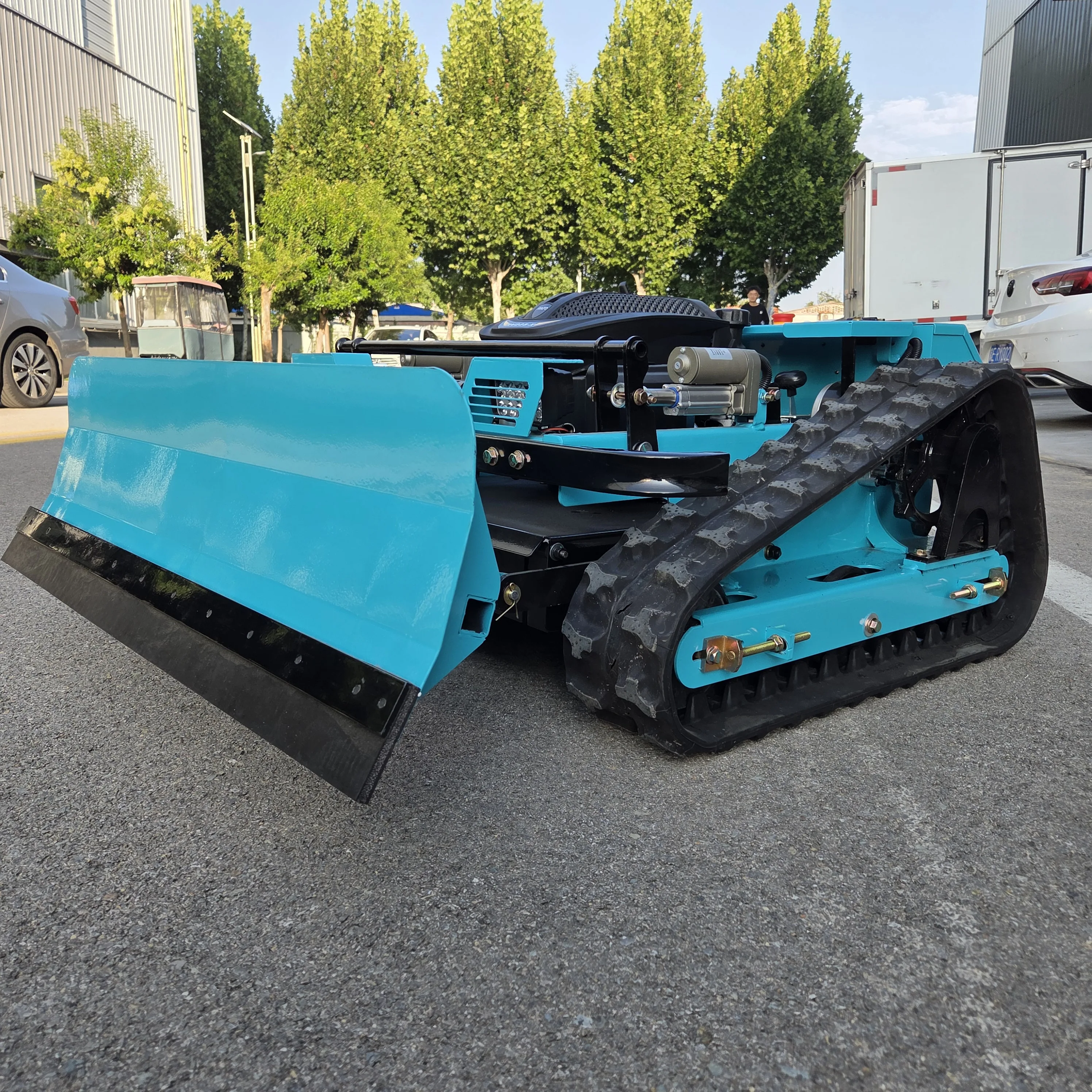 Winter snow shoveling special fully automatic remote control intelligent crawler orchard lawn smart lawn mower