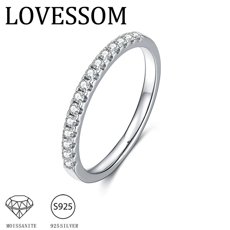 

A simple, versatile, classic plain band ring for men and women, made entirely of 925 sterling silver and full of moissanite.