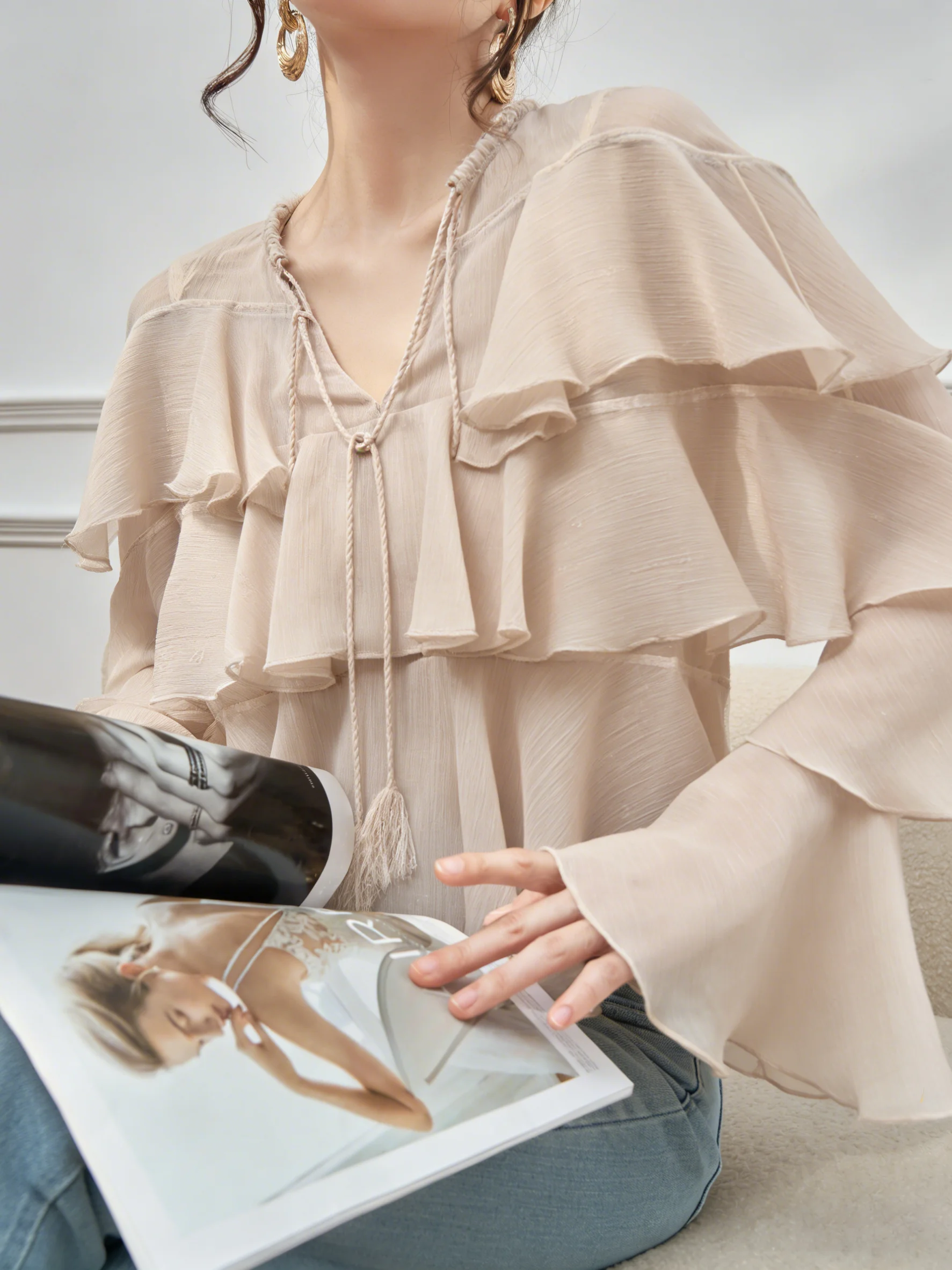 

Элегантная свободная женская рубашка пастельно-персикового цвета с многослойной кружевной отделкой, длинными рукавами, V-образным вырезом, принтом, однотонная, во французском стиле, весенняя мода