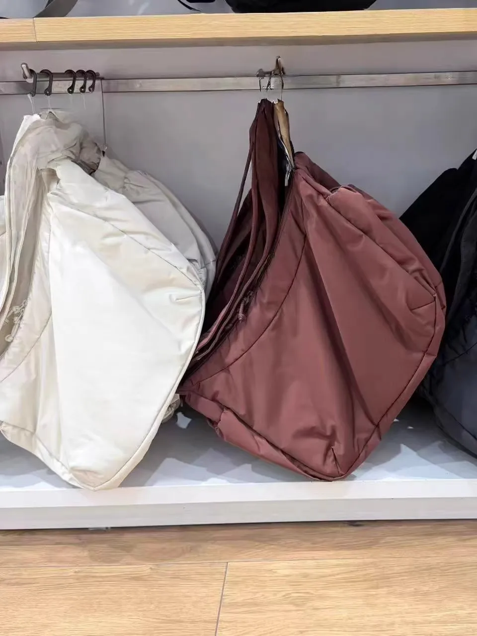 

Unisex Large Capacity Pure Color Crossbody Bag Daily Versatile Fluffy Shoulder Bag Handbag Satchel for Men And Women