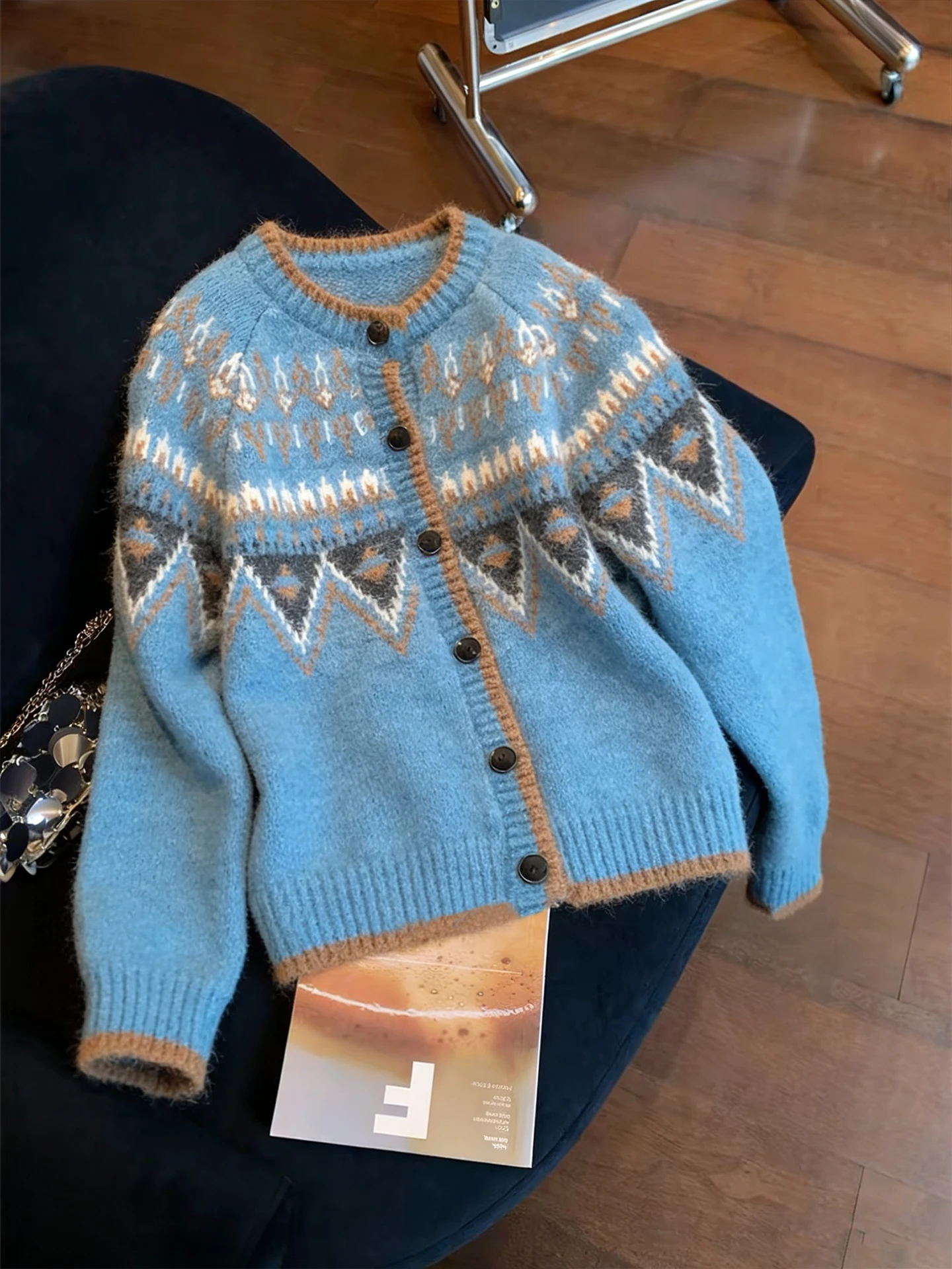 

Корейский свободный вязаный свитер в стиле ретро, весенне-осенний дизайн, повседневный свободный крой с геометрическим узором, топ на пуговицах