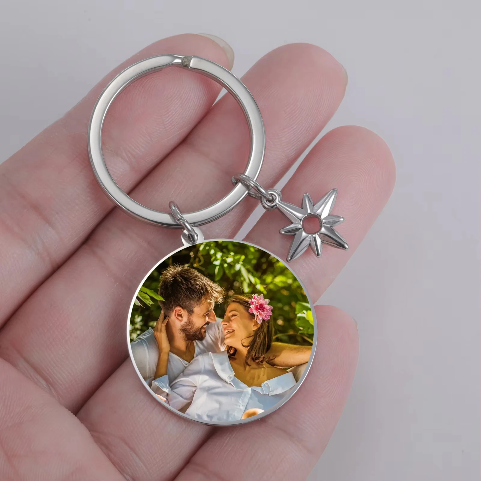 Personalized Photo Keychain Eight Awn Star Pendant Single Side Print Photos Key Chain Customized Keyrings Family Trend Gifts