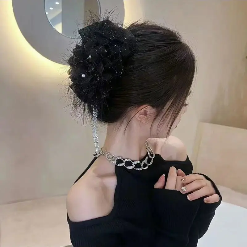 Pince à cheveux de requin noir brillant pour femme, pompon fleur moelleux, vêtements de sauna, pince à cheveux pour femme, style français, fête romantique, nouveau