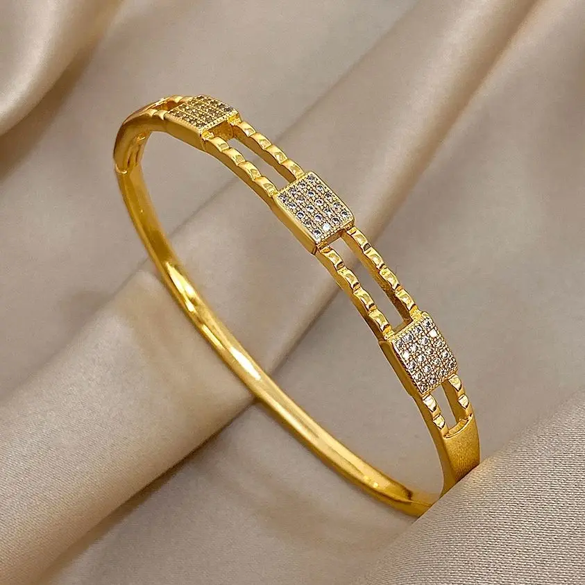

Sparkling Zircon Square Charm Bracelet for Women Trendy Smooth Surface Golden Plated Spring Bangle Luxury Jewelry Gift