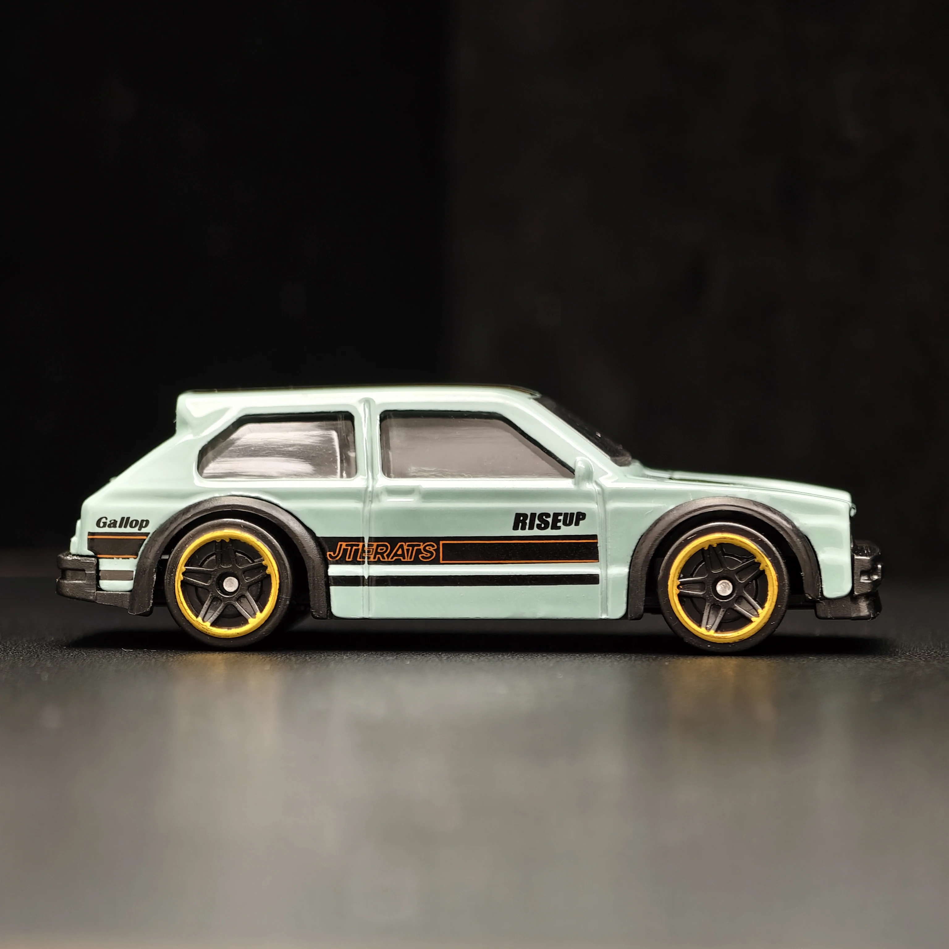 1/64 MK1 Diecast Alloy Car Model Toy Classic Hatchback Mini Metal Vehicle Collectible Scale Model for Car Fan Display Collection