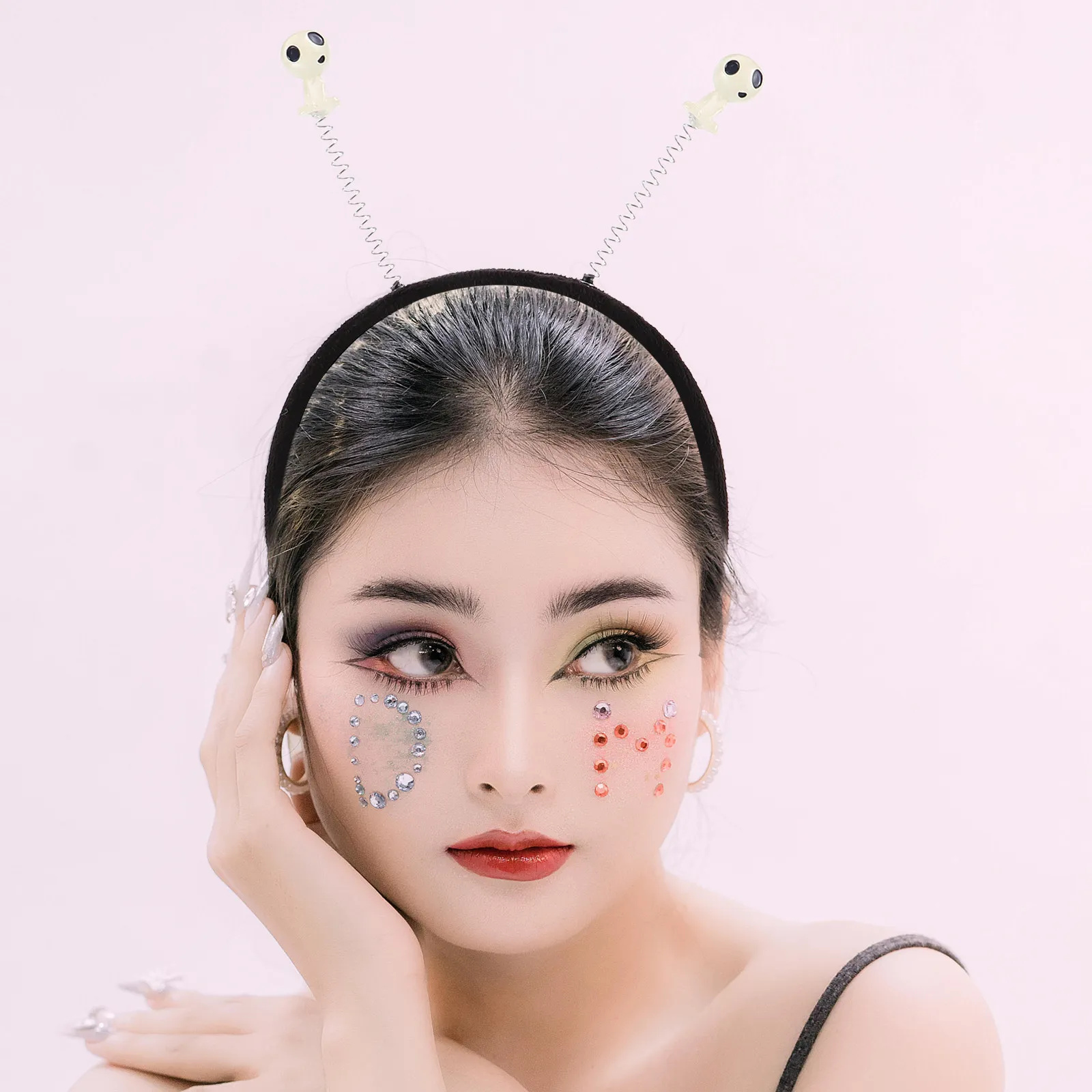 2Pcs Glow-in-The-Dark Extraterrestrial Headband Funny Outer Space Themed Cosplay Headband for Halloween Party Costume Glow