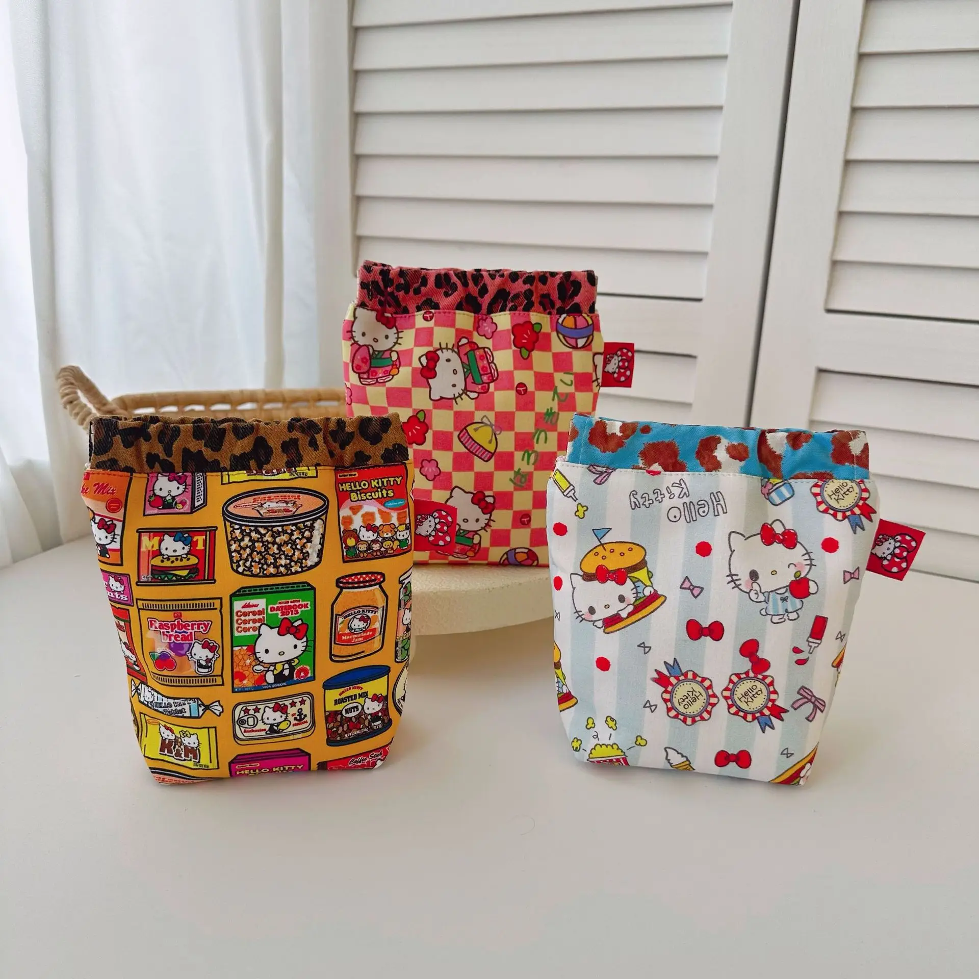 

Sanrio Hello Kitty мультфильм леопардовый принт мультфильм хлопчатобумажная ткань сумка для щипцов красный конверт для хранения косметики посылка гигиенических салфеток