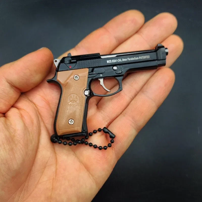 1:4 Scale Alloy M92 Pistol Mini Gun Metal Keychain M92 Pistol Keychain Fidget Toy PUBG Gun Toy Gift Pubg Decoration Toys