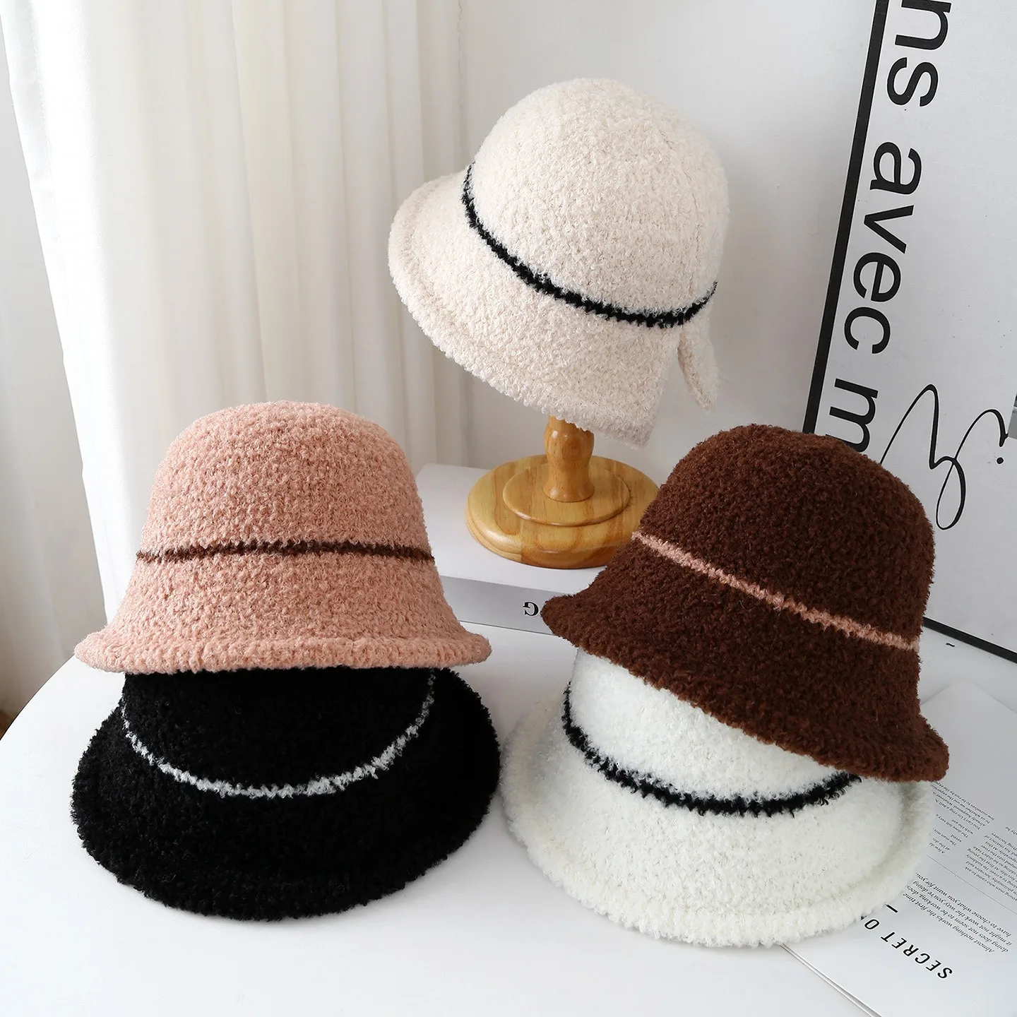 

Осенне-зимняя полосатая шляпа-ведро с цветными блоками, повседневная и универсальная, идеально подходит для путешествий на открытом воздухе, теплая и ветрозащитная.