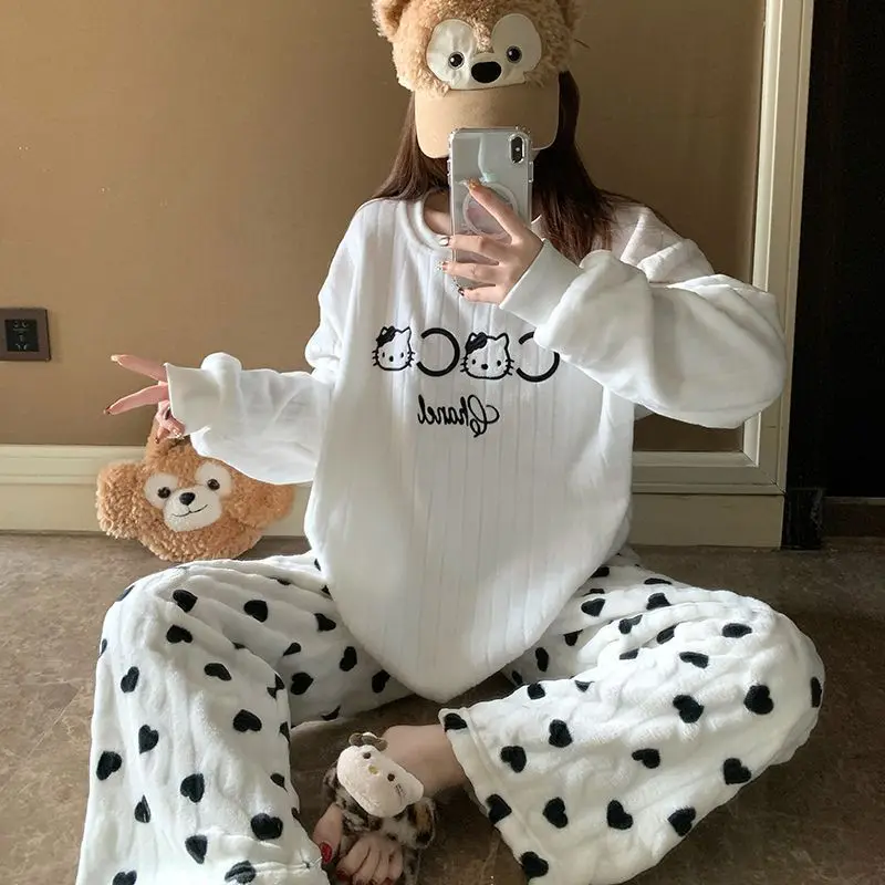 بيجامة مخملية مرجانية عصرية للفتيات للخريف والشتاء كارتونية هالو كيتي بالإضافة إلى مجموعة ملابس منزلية سميكة ودافئة مكونة من قطعتين #1