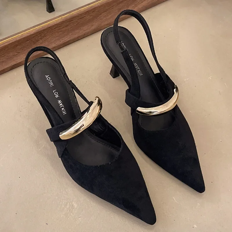 

Наружные сандалии 2025. Женская обувь. Летние туфли на закрытом носке. Новые удобные туфли на шпильке в стиле ретро с острым носком для девочек. Высокие скандальные туфли в стиле ретро.