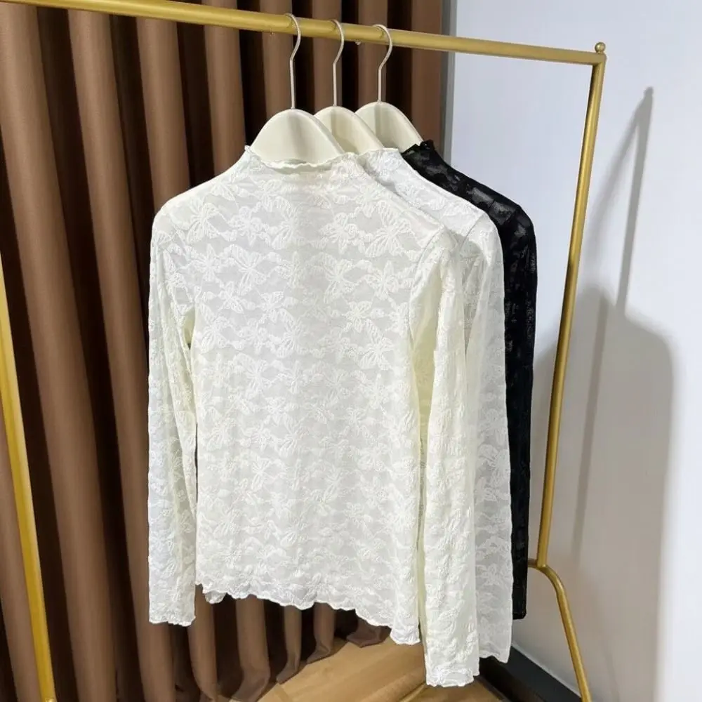 Camiseta de encaje con bordado de mariposas, cuello medio alto, base de tul, ajuste ceñido, manga larga y ribete de volantes para mujer