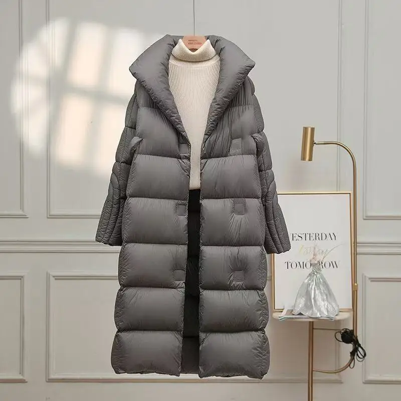 เสื้อแจ็คเก็ตขนเป็ดสีขาวรุ่นใหม่ปี 2025 สำหรับฤดูหนาว เสื้อโค้ทขนเป็ดแบบหนาสไตล์เกาหลี ทรงหลวม แฟชั่น เสื้อพาร์ก้าขนเป็ดยาวสำหรับผู้หญิง