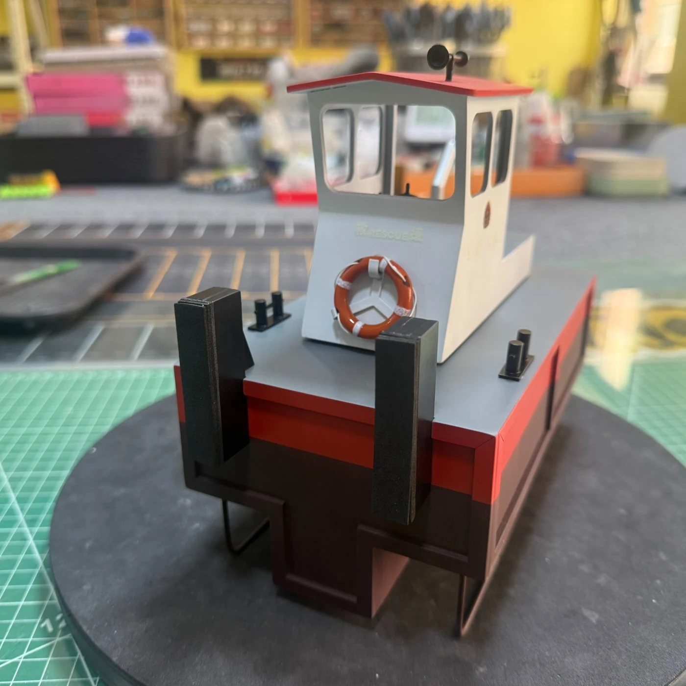 Barco rc 21.3cm equipado motor sem escova controle remoto empurrador barcos de resgate impressão 3d moldagem rc schiffe modelo rtr navio brinquedo