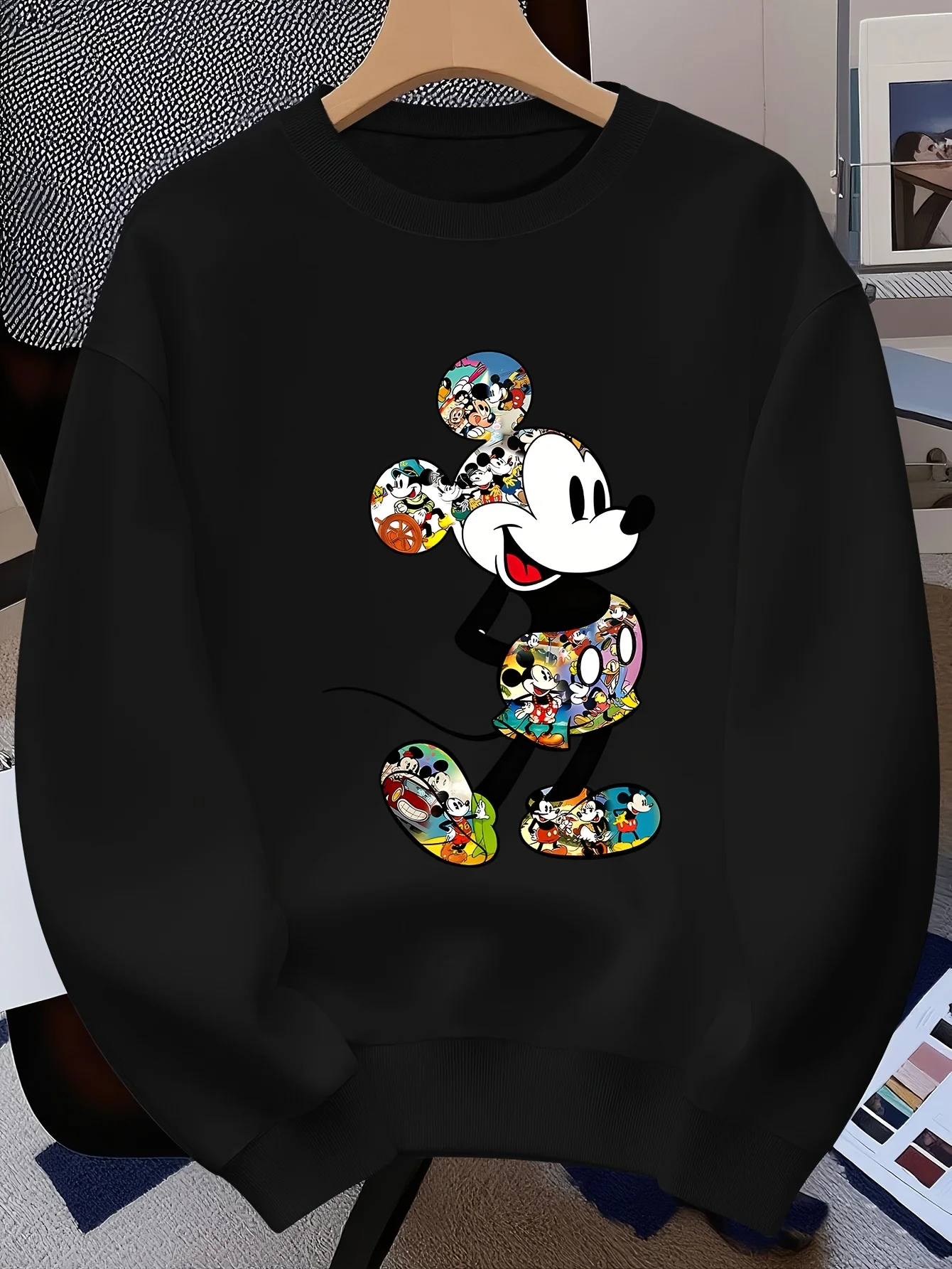

Women's Disney Mickey Mouse Pullover Sweater Fashion Oversized Unisex Crew Neck Sweater Autumn and Winter Fleece Casual