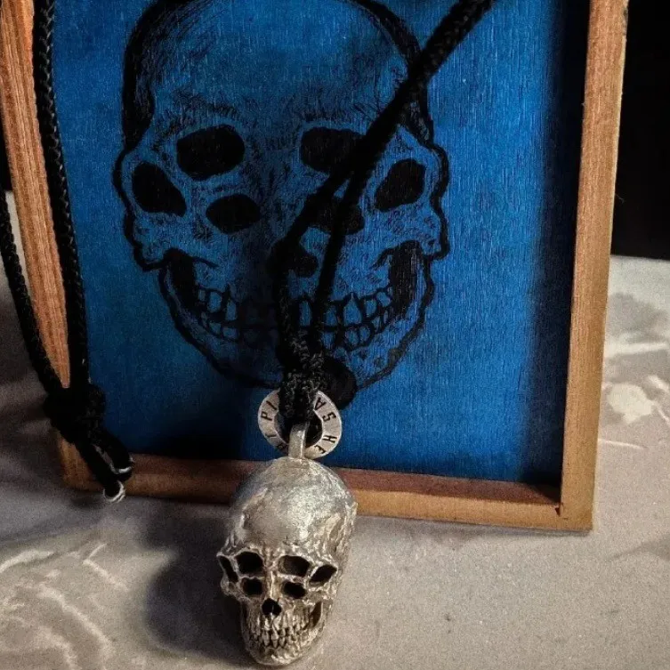 Europa e américa fazer resina antiga seis olhos crânio colar unissex legal e bonito decoração de festa de halloween colar