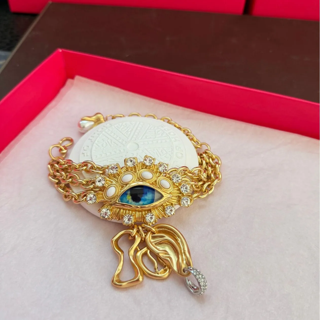 Fashion Statement High‑End Face‑Pattern Bracelet, Eye Nose Mouth Design Brass Gold‑Plated Bracelet Party Jewelry Gift