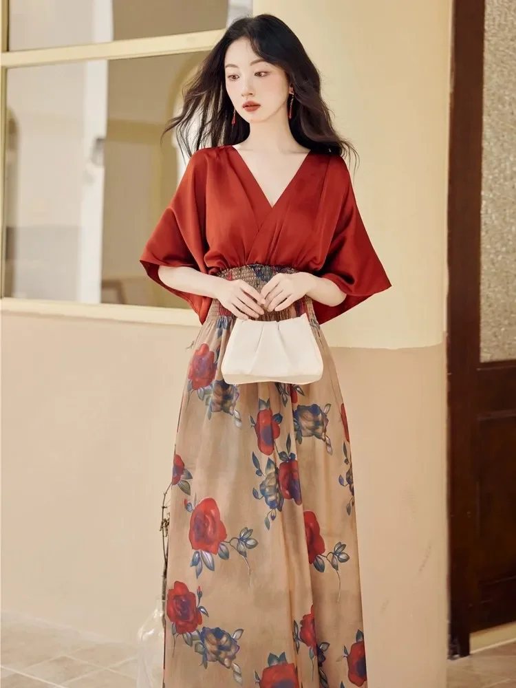 فساتين حمراء مزيفة على الطراز الصيني الجديد بتصميم عرقي عتيق مع تنورة طويلة فريدة وجميلة ذات ملمس راقي