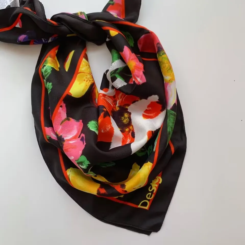 شالات وأوشحة جديدة أنيقة ومتعددة الاستخدامات صغيرة الحجم من إسبانيا للطلب الأصلي للتجارة الخارجية