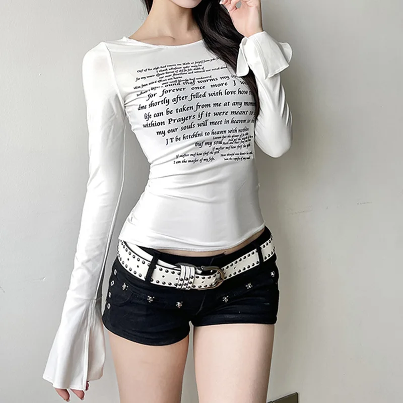 Camiseta de manga larga con abertura y estampado de letras y cuello redondo ajustada de punto básico para chica picante para mujer