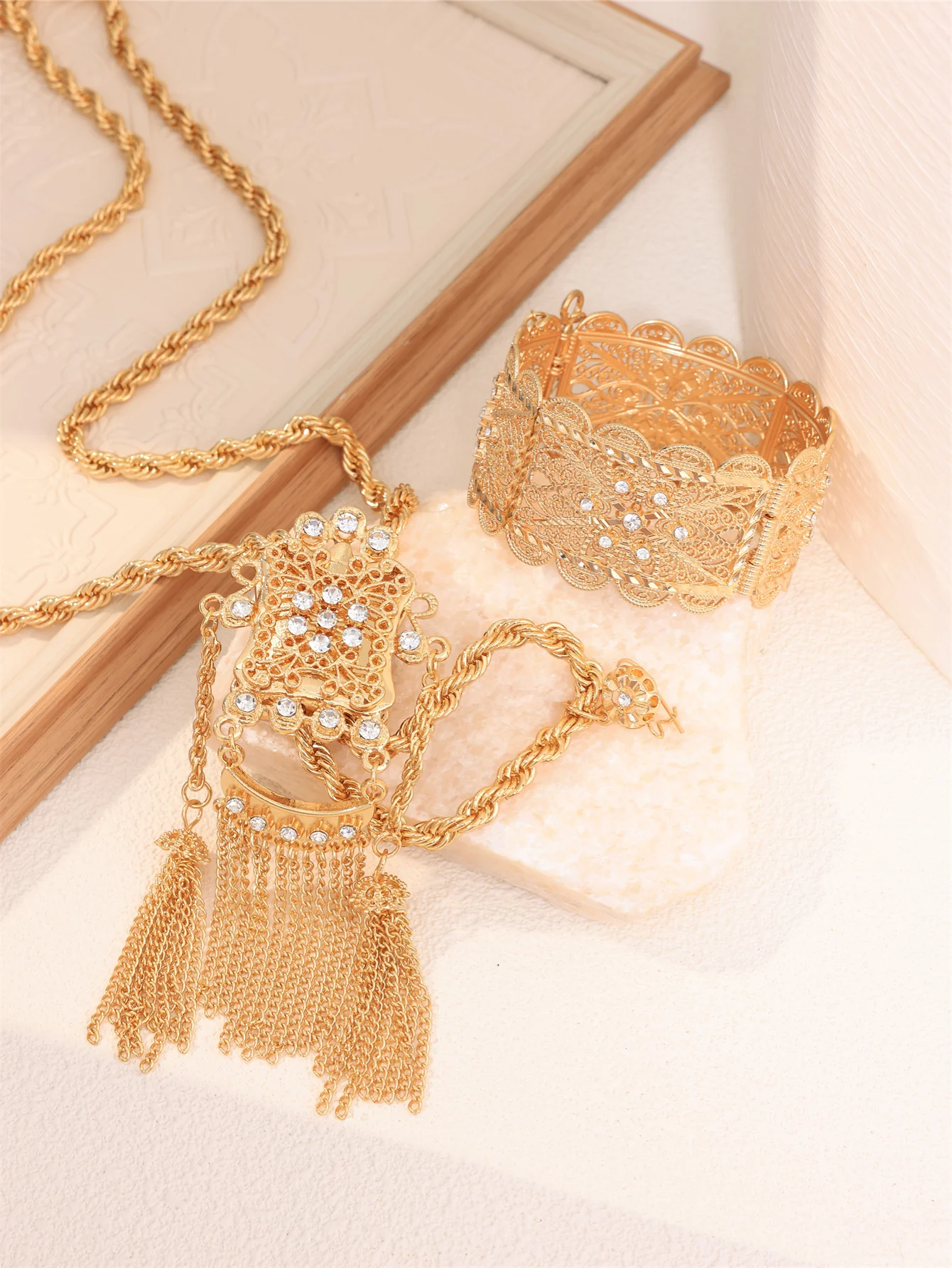 Golden Three-piece Set of Necklace Earrings And Bracelet - Popular In The Middle East For Weddings And Banquets