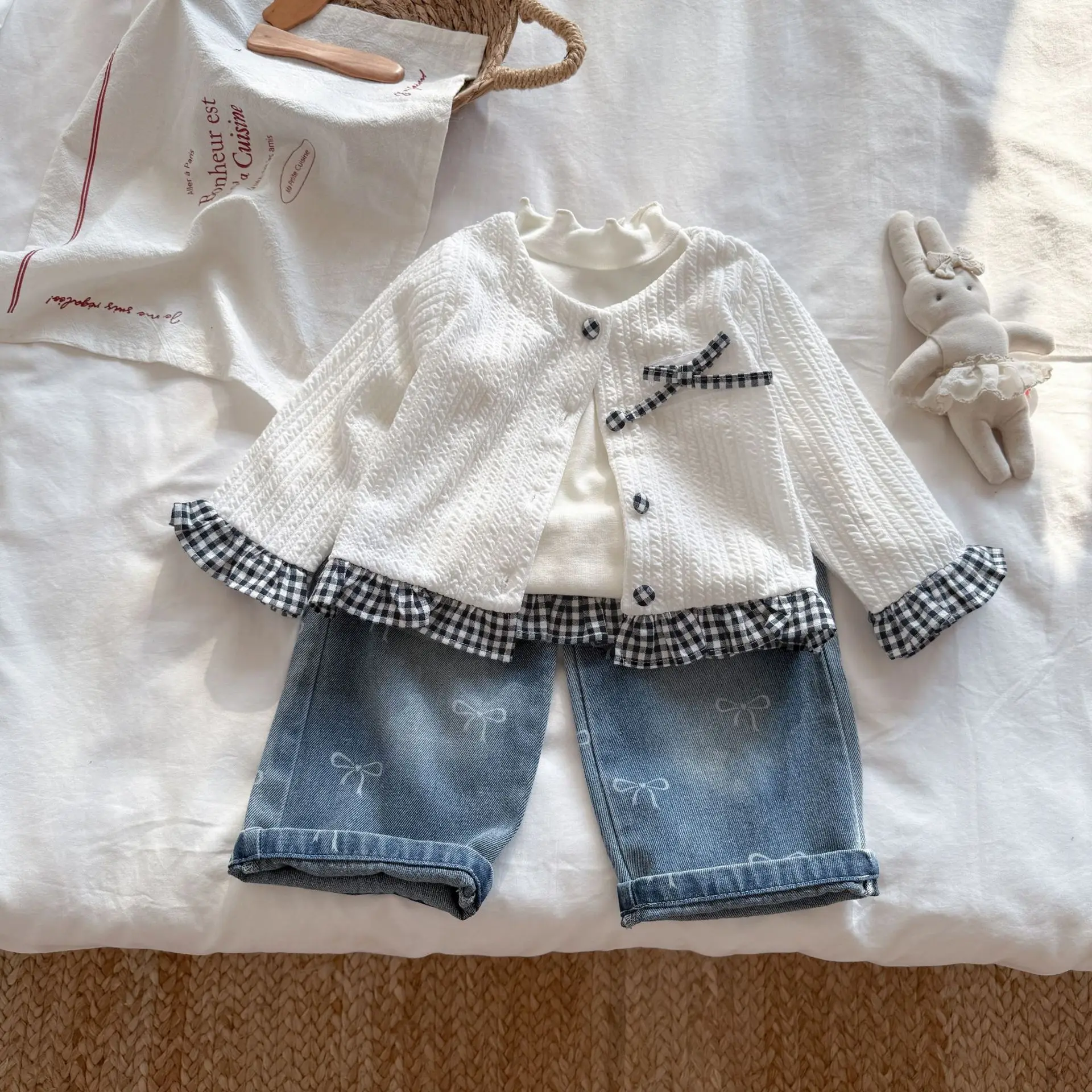 

Spring and Autumn new 2-3 year old baby clothing, knitted cardigan with checkered hem casual top