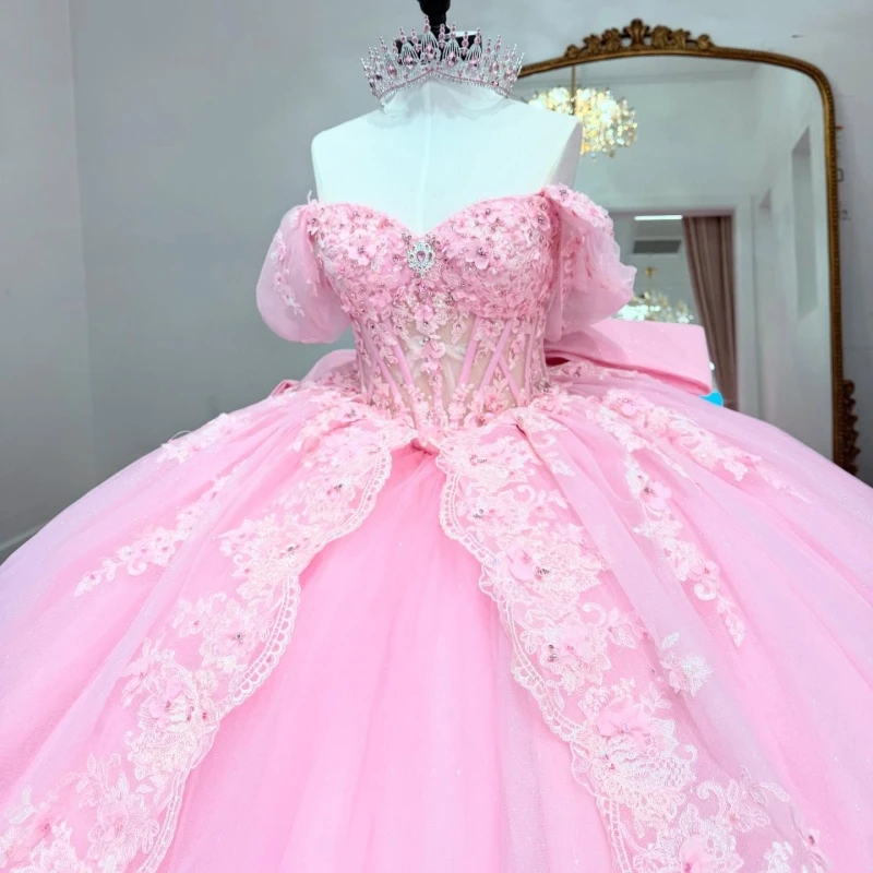 

Розовые блестящие платья Quinceanera с открытыми плечами, аппликация, кружево, бисер, кристалл, бант, тюлевое платье для вечеринки, дня рождения, сладкое платье 16, Vestidos 15