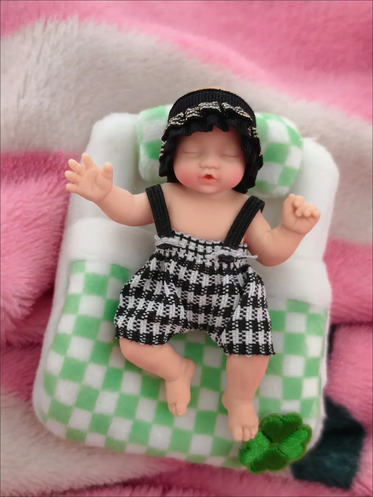 

ZURU Mysterious Box Baby Ball Accessorie Doll Clothing Miniverse Mini Brands Blind Box Baby Ball Miniature Only Doll Clothing