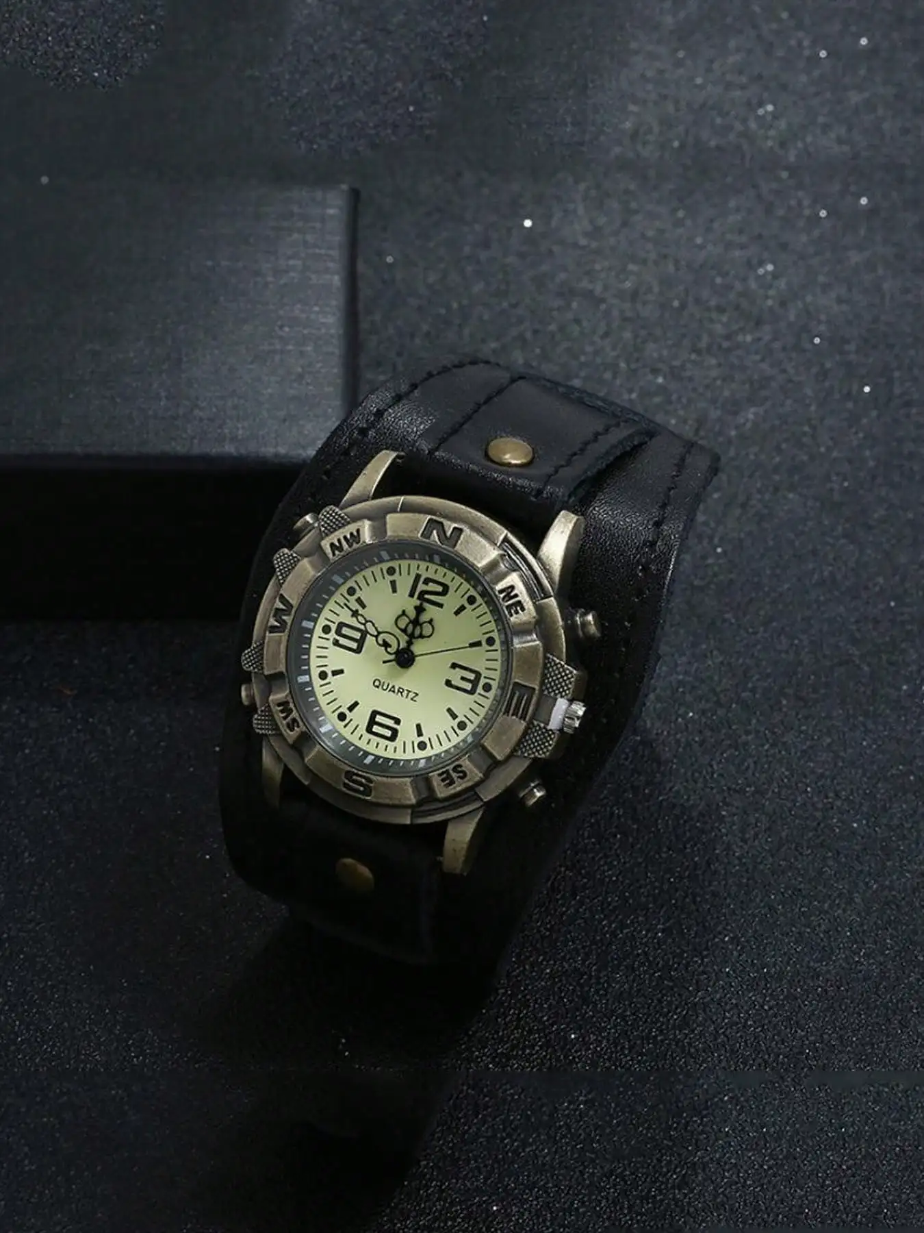 

Punk retro cowhide bracelet watch men's watch