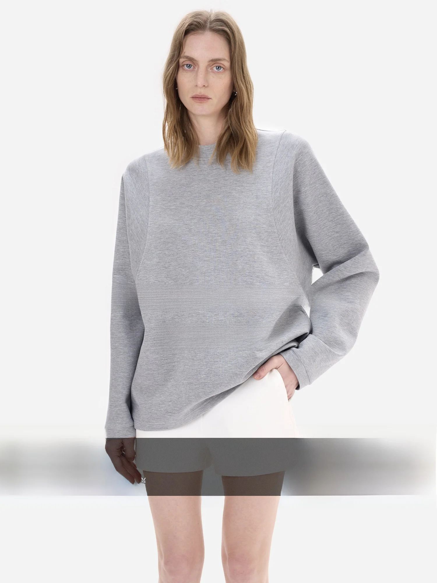 

Мужская футболка оверсайз с круглым вырезом, свободного кроя, с дизайнерскими вставками и линиями, из хлопка, с длинным рукавом.