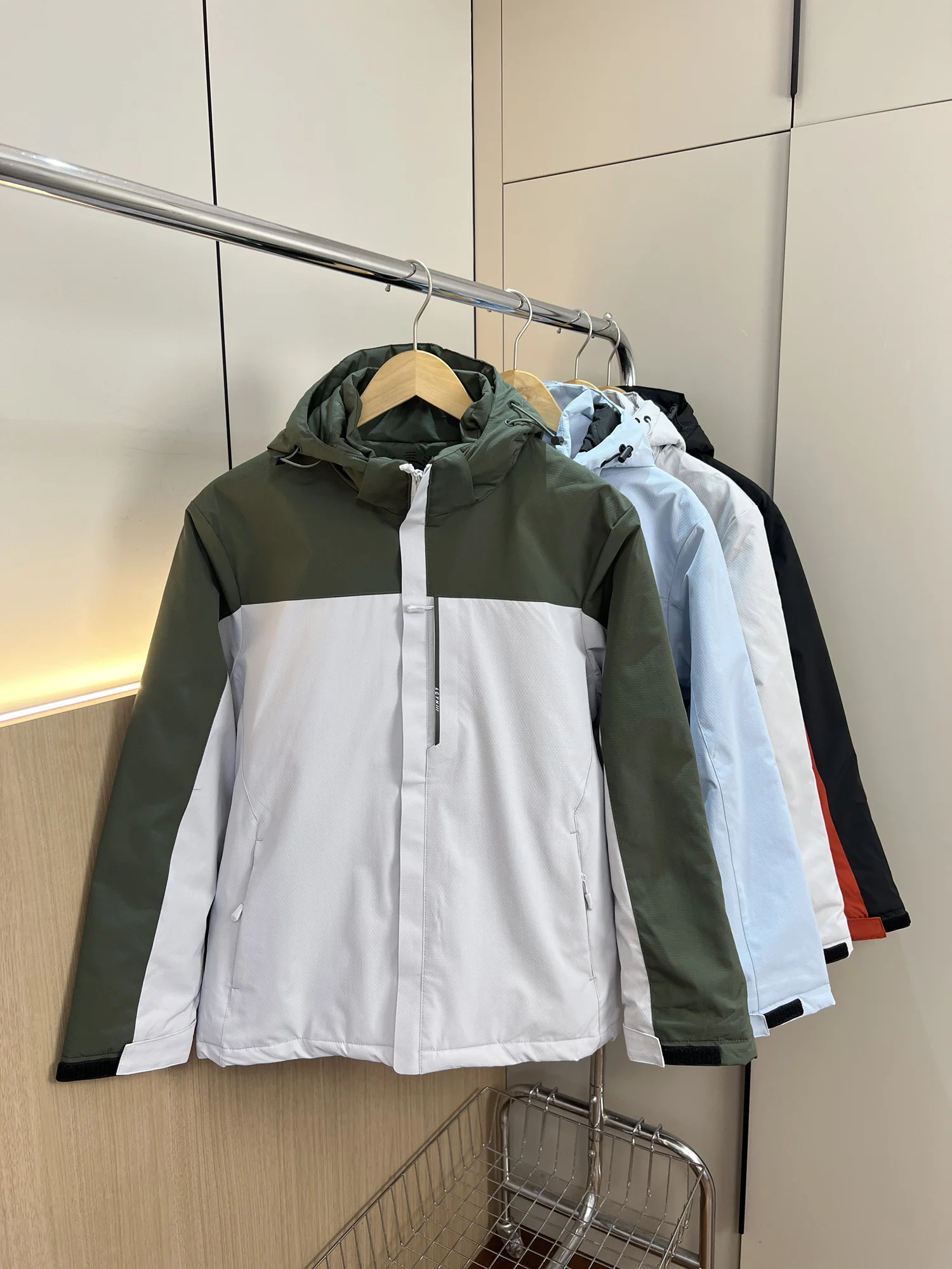 

Уличная высококачественная ветрозащитная водонепроницаемая мужская повседневная хлопковая куртка с капюшоном, теплая модная городская подставка, длинный свек