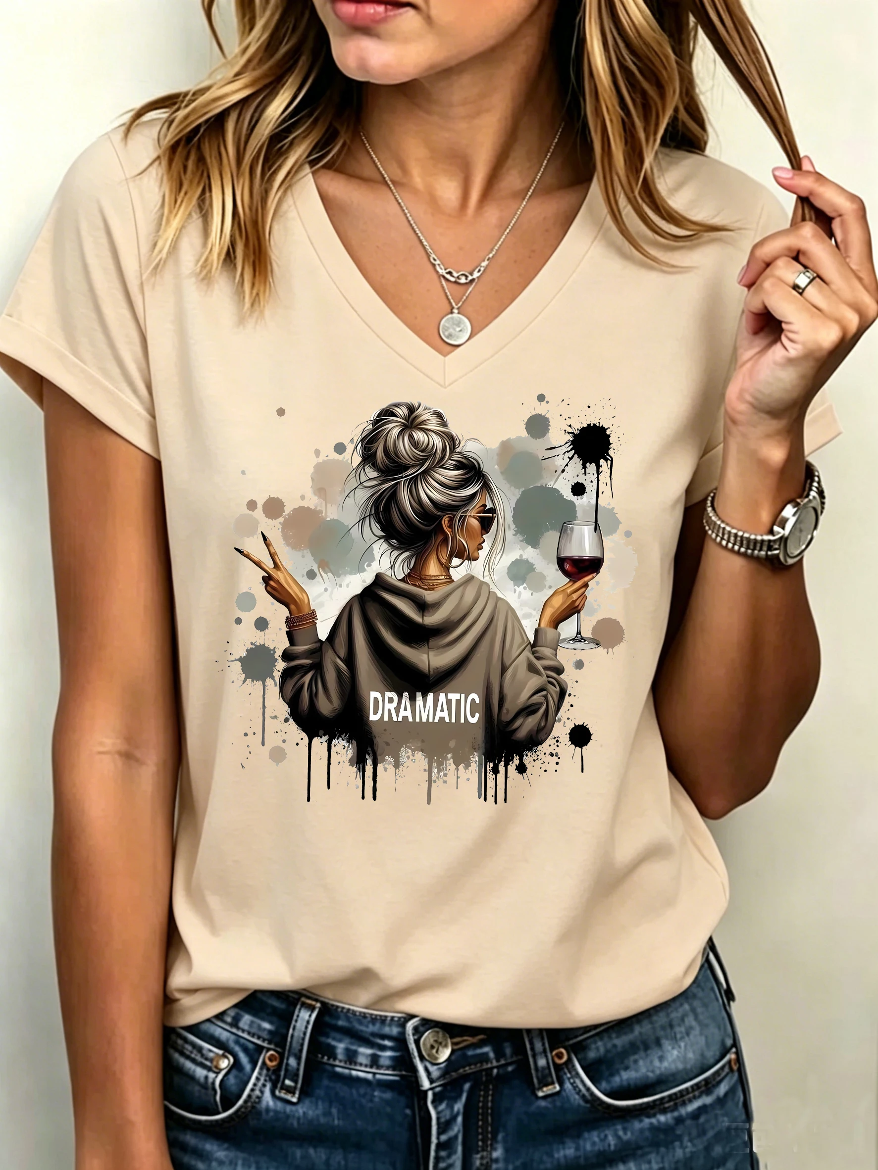 90s V-neck Loose Graphic Girl Drink Wine Print T-Shirt Short Sleeve V Neck Casual Top for Summer Spring Women'S Clothing