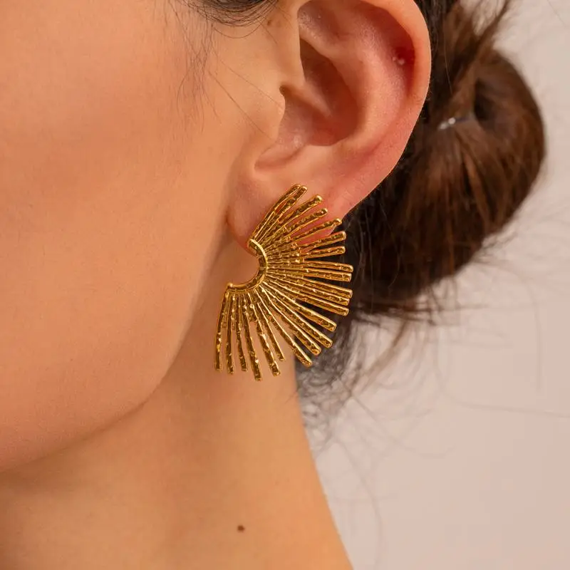 1 Pair Summer Stainless Steel Hollow Wing Fan-shaped Earrings Light Luxury Chunky Pendant Earrings For Women Ear Stud Jewelry
